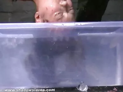 ಸ್ಟಾಕಿಂಗ್ಸ್ ನಲ್ಲಿ ಶ್ಯಾಮಲೆ ಗಟ್ಟಿಯಾದ ಫಕ್ ಮತ್ತು ಮುಖದ ಮೇಲೆ ಲೋಡ್ ಆಗುತ್ತದೆ