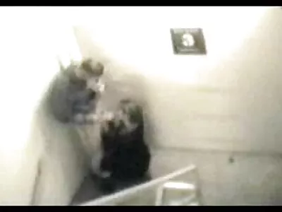 ಮುದ್ದಾದ ಸುಂದರಿ ಬ್ಲೋ ಜಾಬ್ ಅನ್ನು ನೀಡುತ್ತಾಳೆ ಮತ್ತು ಅವಳ ಮುಖದ ಮೇಲೆ ಕಮ್ ಪಡೆಯುತ್ತಾಳೆ