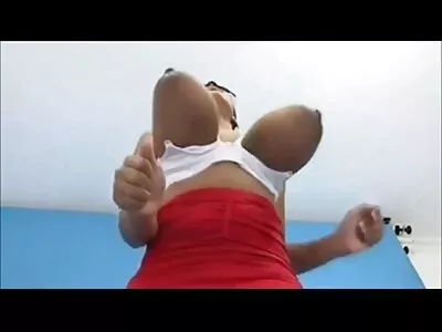 ಕ್ರೋಚ್‌ಲೆಸ್ ಪ್ಯಾಂಟಿಹೌಸ್‌ನಲ್ಲಿರುವ ಹೆಂಡತಿ ತನ್ನ ಜೀವನದ ಆಟಿಕೆಗಳನ್ನು ಪಡೆಯುತ್ತಾಳೆ