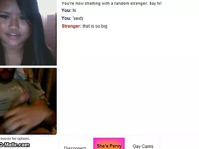 ಹದಿಹರೆಯದ ಹೊಂಬಣ್ಣವು ಹೀರುತ್ತದೆ ಮತ್ತು ಡಿಕ್ ಅನ್ನು ನೆಕ್ಕುತ್ತದೆ