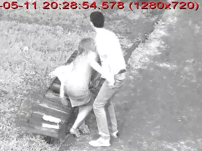 ಕ್ರಿಯೆಯಲ್ಲಿರುವ ದುಃಖದ ಹುಡುಗಿ