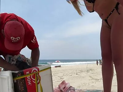 ಎರಡು ದೊಡ್ಡ ಮಂಡಲಗಳು ಪ್ರದರ್ಶನದಲ್ಲಿವೆ