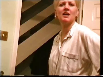 ಕಾರಿನಲ್ಲಿ ಕೋಳಿ ಹೀರುತ್ತಿದೆ