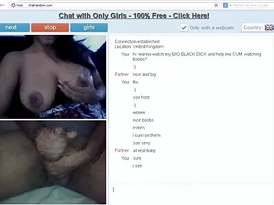 ಎಂದೆಂದಿಗೂ ಕಾಡುತ್ತಿರುವ ಆಟಿಕೆಗಳೊಂದಿಗೆ ವೆಬ್‌ಕ್ಯಾಮ್ ಹುಡುಗಿ