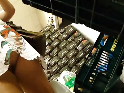 ಮೋಹನಾಂಗಿ ನನ್ನ ಕೋಳಿಯೊಂದಿಗೆ ಮೋಜು ಮಾಡುತ್ತಾಳೆ