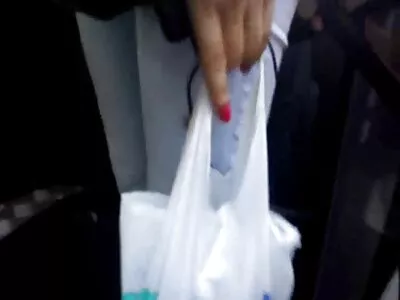 ಕ್ಯಾರಮೆಲ್ ಹೊಟ್ಟಿ ಅವಳನ್ನು ಕತ್ತರಿಸಿದಳು