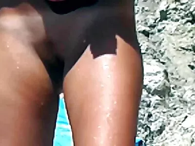 ಚುಚ್ಚುವಿಕೆಯೊಂದಿಗೆ ಹೊಂಬಣ್ಣವು ಬ್ಲೋ ಜಾಬ್ ನೀಡುತ್ತದೆ