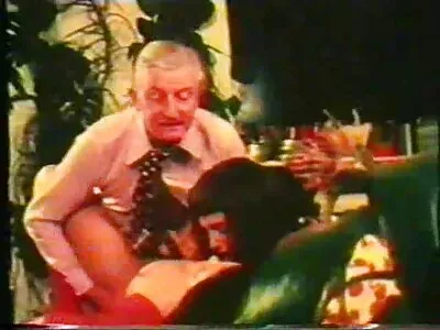 ಗೆಳತಿಯಿಂದ ಸೌಮ್ಯವಾದ ಹೊಡೆತ ಮತ್ತು ಚೆಂಡನ್ನು ನೆಕ್ಕುವುದು