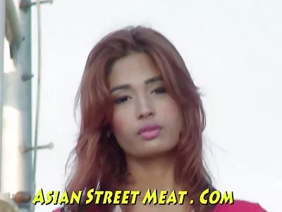 ರೆಡ್ ಹೆಡ್ ನಮಗೆ ಟಾಪ್ ಲೆಸ್ ಆಗಿ ಪೋಸ್ ನೀಡುತ್ತಿದೆ