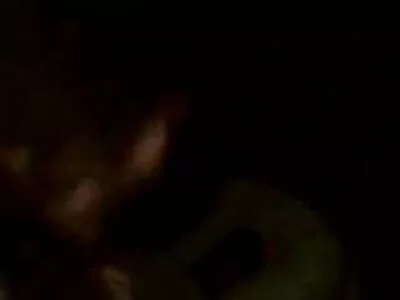 ಹುಡುಗರೊಂದಿಗೆ ಹವ್ಯಾಸಿ ವೀಡಿಯೋ ಸ್ನಾನ ಮತ್ತು ಅಡುಗೆಮನೆಯ ಮೇಜಿನ ಮೇಲೆ ಆನಂದಿಸುತ್ತಿದೆ