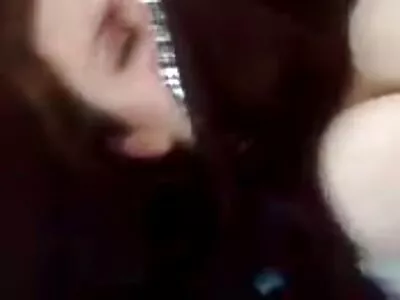 ಬಿಳಿ ತರುಣಿ ತನ್ನ ಪುಸಿ ಏಷ್ಯನ್ ಹುಡುಗನಿಂದ ಒಡೆದುಹೋಗುತ್ತದೆ