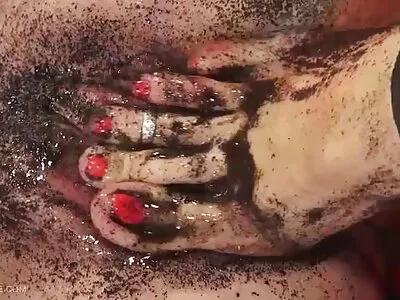 ಬಿಬಿಡಬ್ಲ್ಯೂ ಹೊಂಬಣ್ಣದ ತರುಣಿ ದೊಡ್ಡ ಚೇಕಡಿ ಹಕ್ಕಿಗಳು