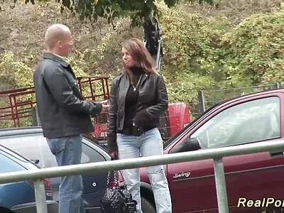 ನೀಲಿ ಕೂದಲಿನ ಹ್ಯಾಂಡ್‌ಜಾಬ್ ಡಿಕ್ ಹೊಂದಿರುವ ಹದಿಹರೆಯದವರು