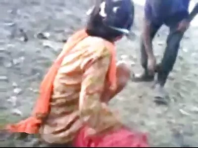 ಹುಡುಗಿ ಬಿಳಿ ಸಾಕ್ಸ್ ಧರಿಸಿ ಸ್ಲ್ಯಾಮ್ ಆಗುತ್ತಾಳೆ