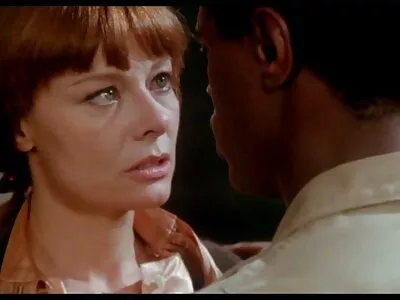 ಪ್ರೌ bit ಬಿಚ್ ಬ್ಲೋ ಜಾಬ್ ನೀಡುತ್ತದೆ ಮತ್ತು ಅವಳ ಬಾಯಿಯಲ್ಲಿ ಭಾರವನ್ನು ಪಡೆಯುತ್ತದೆ