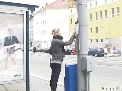 ಲೆಸ್ಬಿಯನ್ ಹೊನ್ನೀಸ್ ಕಾಡಿನಲ್ಲಿ ಫಕಿಂಗ್