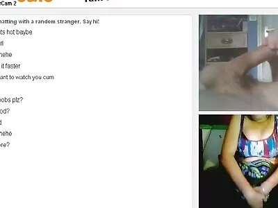 ಕ್ಯಾಮ್-ಚಾಟ್‌ನಲ್ಲಿ ಕನಸು ಕಾಣುವ ಪುಟಾಣಿ ಶ್ಯಾಮಲೆ