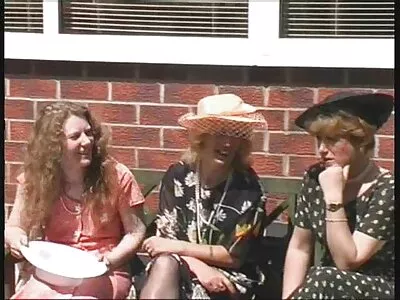 ನನ್ನ ಕೊಳಕಾದ ಹೊಂಬಣ್ಣದ ಗೆಳತಿ ನನ್ನ ಕೋಳಿಯನ್ನು ಓಡಿಸುತ್ತಾ ಮತ್ತು ಪುಸಿ ಹೊರಾಂಗಣದಲ್ಲಿ ಹೊಡೆಯುವುದನ್ನು ನಾನು ರೆಕಾರ್ಡ್ ಮಾಡುತ್ತೇನೆ