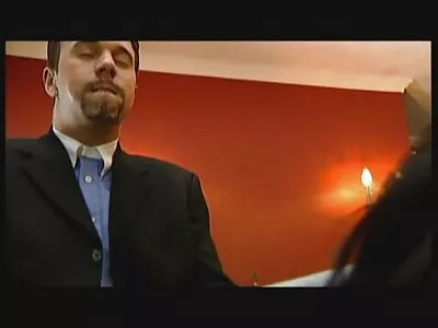 ಪ್ರೌ sl ಕೊಳೆಗೇರಿ ಕಪ್ಪು ಡಾಂಗ್ ಅನ್ನು ಹೀರುತ್ತದೆ