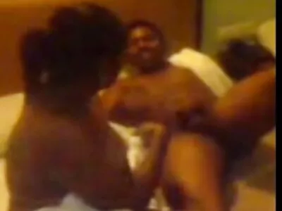 ಹದಿಹರೆಯದ ಮಗು ಕ್ಯಾಮರಾದಲ್ಲಿ ಡಿಕ್ ಹೀರುತ್ತಿದೆ