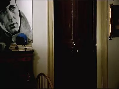 ಆಕರ್ಷಕ ಬೆತ್ತಲೆ ಹುಡುಗಿ ಹೀರುವ ಡಿಕ್