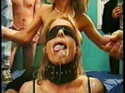 ಹಾಟ್ ಬಿಚ್ ದೊಡ್ಡ ಡಿಕ್ ಅನ್ನು ಹೀರುತ್ತದೆ ಮತ್ತು ಲೋಡ್ ಪಡೆಯುತ್ತದೆ