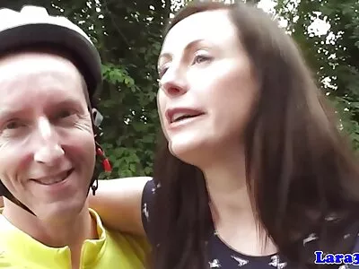 ನಾನು ಅವಳ ಸುಂದರ ಮುಖದ ಮೇಲೆ ಒದ್ದಾಡಲು ಇಷ್ಟಪಡುತ್ತೇನೆ