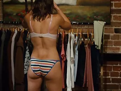 ನಾನು ಕಮ್ ಆಗುವವರೆಗೂ ಮೋಹಕವಾದ ಬ್ಲೋ ಜಾಬ್ ಮಾಡುತ್ತಾಳೆ