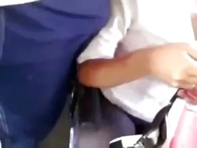 ಹೊಂಬಣ್ಣ ದೊಡ್ಡ ಕೋಳಿಯನ್ನು ಹೀರುತ್ತದೆ ಮತ್ತು ಮುಖದ ಮೇಲೆ ಕಮ್ ಆಗುತ್ತದೆ