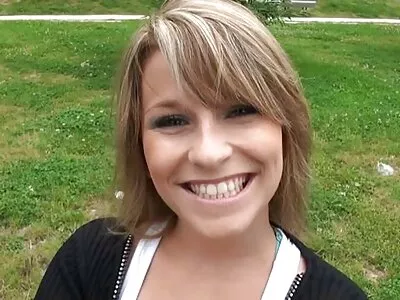 ಹೋಟೆಲ್ ನ ಬಾಲ್ಕನಿಯಲ್ಲಿ ಬ್ಲೋಜಾಬ್