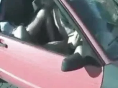 ಆಕರ್ಷಕ ಬಿಸಿ ಶ್ಯಾಮಲೆ ಬ್ಲೋ ಜಾಬ್ ನೀಡುತ್ತದೆ ಮತ್ತು ಕಮ್ ಅನ್ನು ನುಂಗುತ್ತದೆ