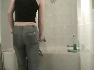 ತೃಪ್ತಿಯಾಗದ MILF BBC ಮತ್ತು ಕ್ರೀಂಪಿಯನ್ನು ಪಡೆಯುತ್ತದೆ