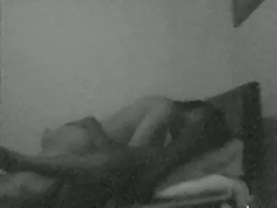 ಕಾಮನ ಹದಿಹರೆಯದ ಶ್ಯಾಮಲೆ ಅವಳ ಕತ್ತೆ ಹೊಡೆದಳು