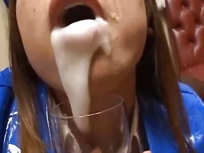 ಸ್ಟಾಕಿಂಗ್ಸ್‌ನಲ್ಲಿರುವ ಹೊಂಬಣ್ಣದ ಹವ್ಯಾಸಿ ಹಾಟಿಯು ಅಸ್ತವ್ಯಸ್ತಗೊಳ್ಳುತ್ತದೆ