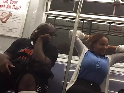 ಬೃಹತ್ ಕೋಳಿ ಮತ್ತು ಮೊದಲ ಗುದ