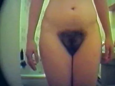 ಕಾಮಪ್ರಚೋದಕ ದಂಪತಿಗಳು ಬೆತ್ತಲೆಯಾಗಿ ಜೀವನವನ್ನು ಆನಂದಿಸುತ್ತಿದ್ದಾರೆ