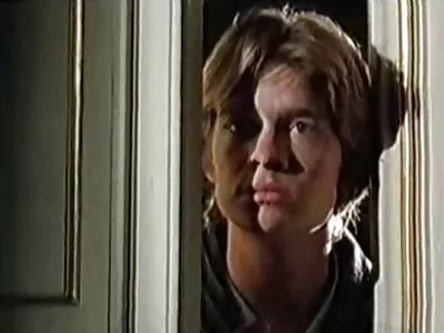 ಮಗು ಸ್ನಾನಗೃಹದಲ್ಲಿ ಸಿಲುಕಿಕೊಳ್ಳುತ್ತದೆ ಮತ್ತು ಭಾರವನ್ನು ಪಡೆಯುತ್ತದೆ